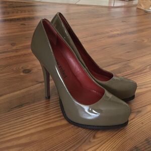 Luxury rebel army green pumps